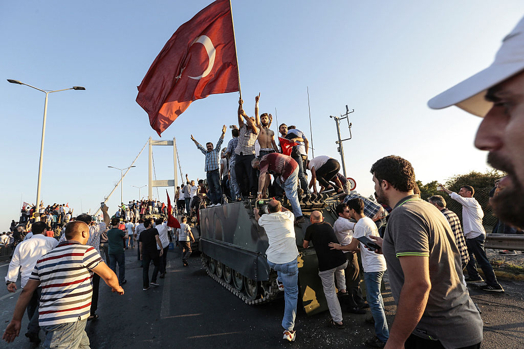 Turkish loyalists capture an army tank