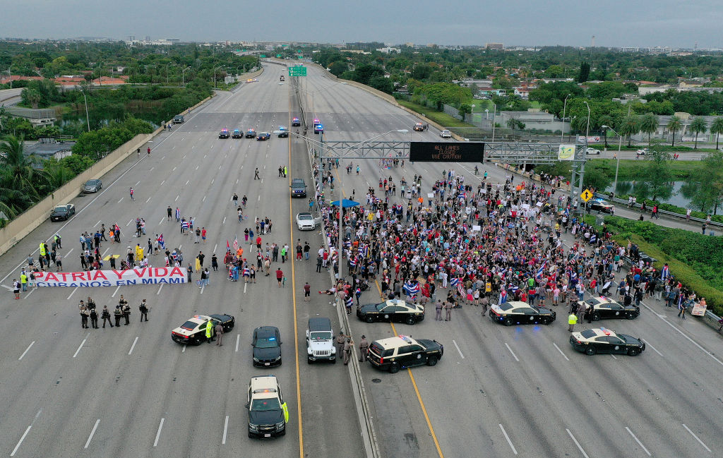 Cuba protesters block Florida highway