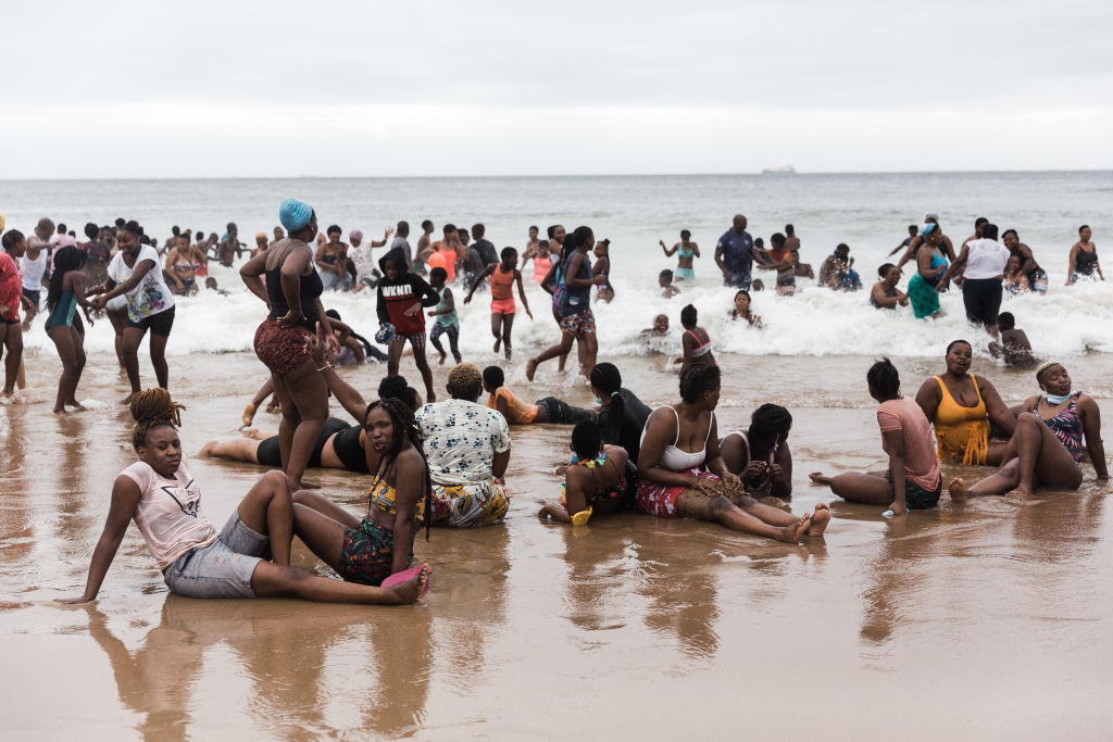 South African beachgoers during Omicron surge