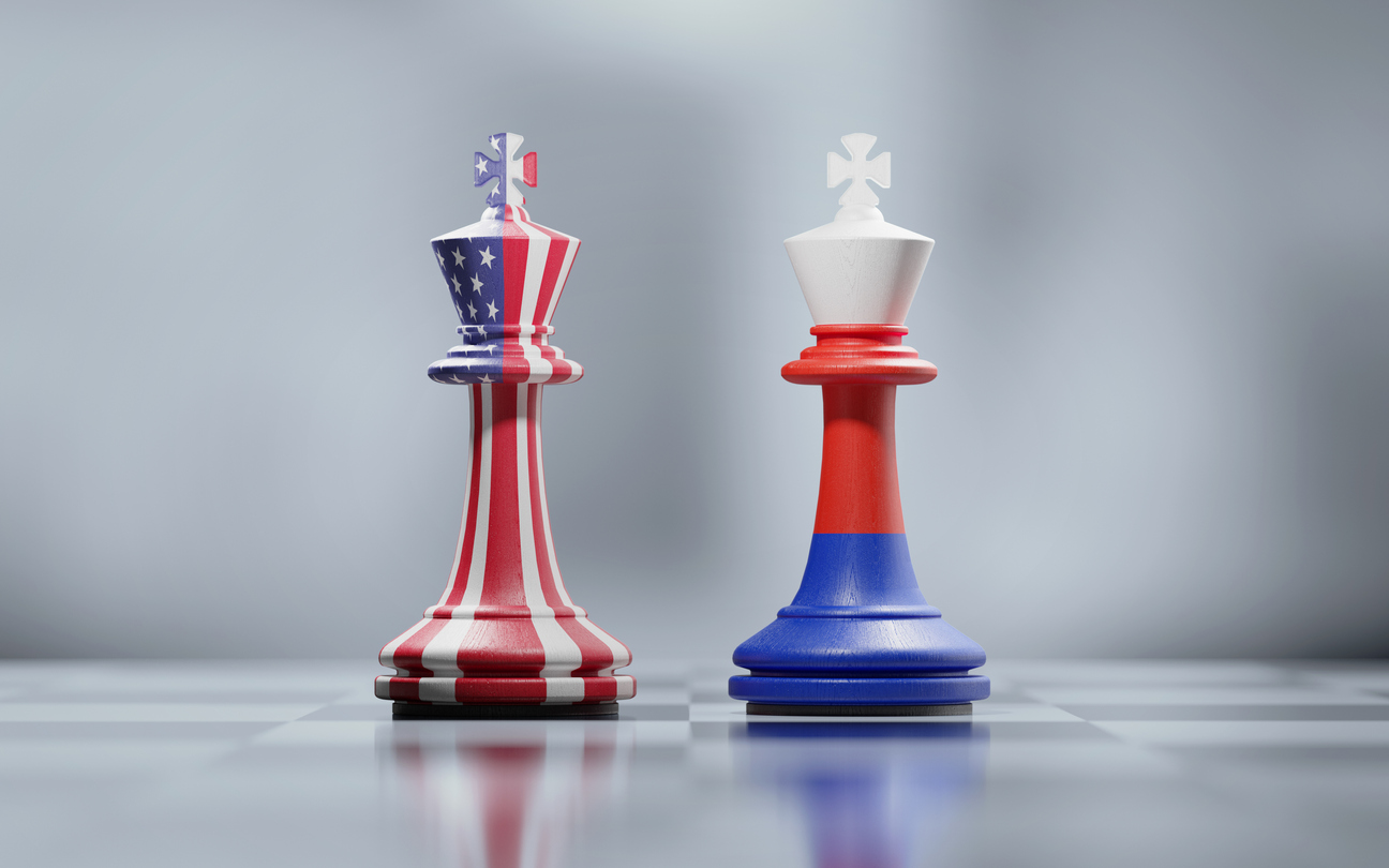 Chess pieces with Russian and U.S. flags