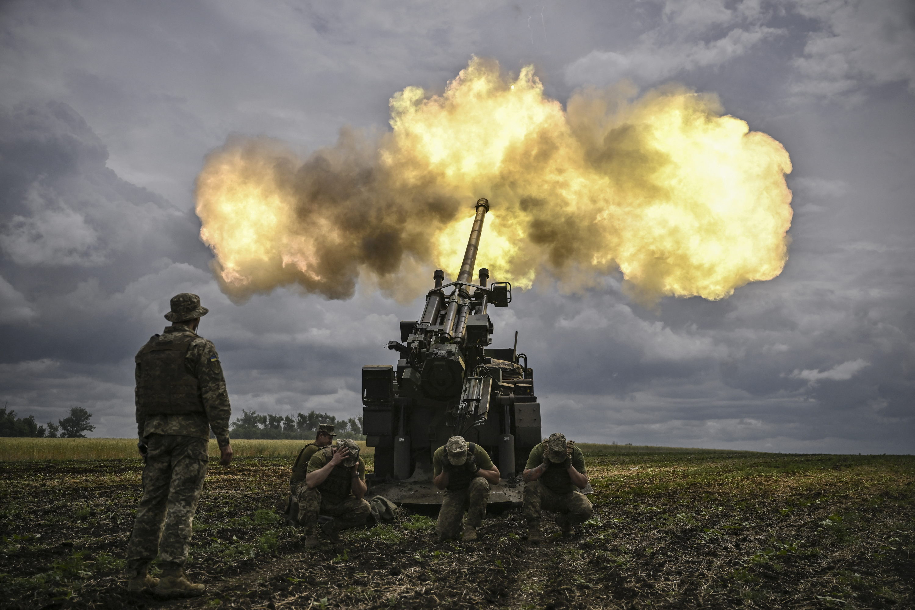 Ukraine fires artillery toward Russian forces