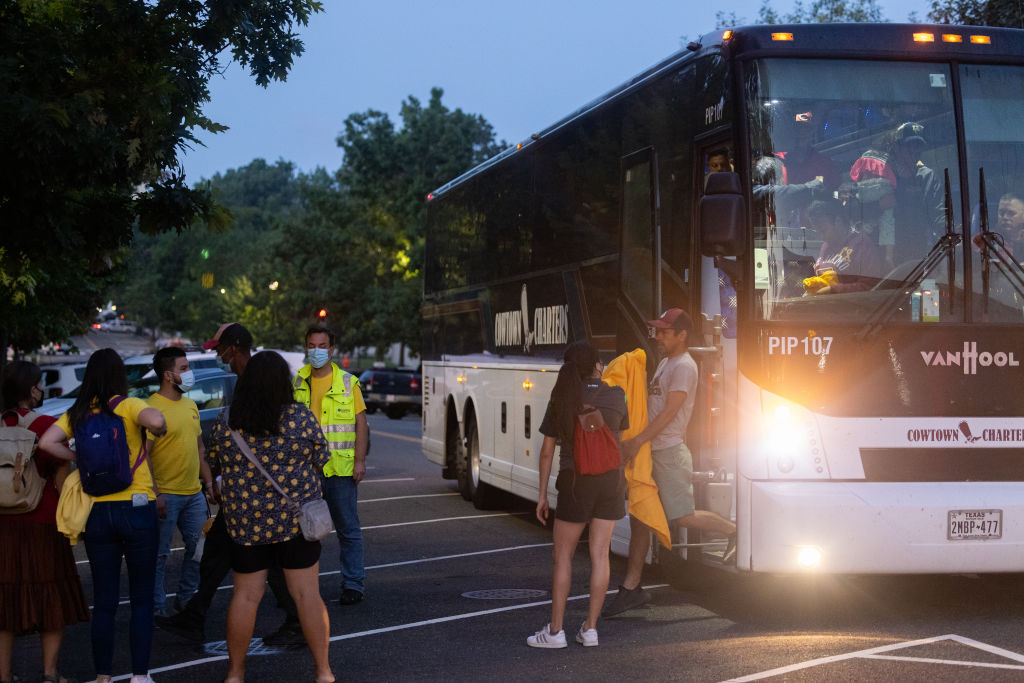 Texas migrant bus arrives in Washington, D.C.