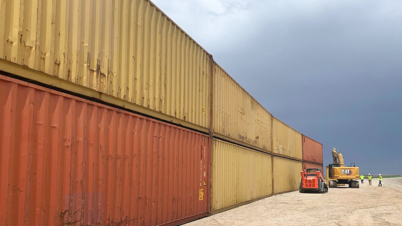 Shipping containers that will be used to block Arizona&#039;s Mexican border. 