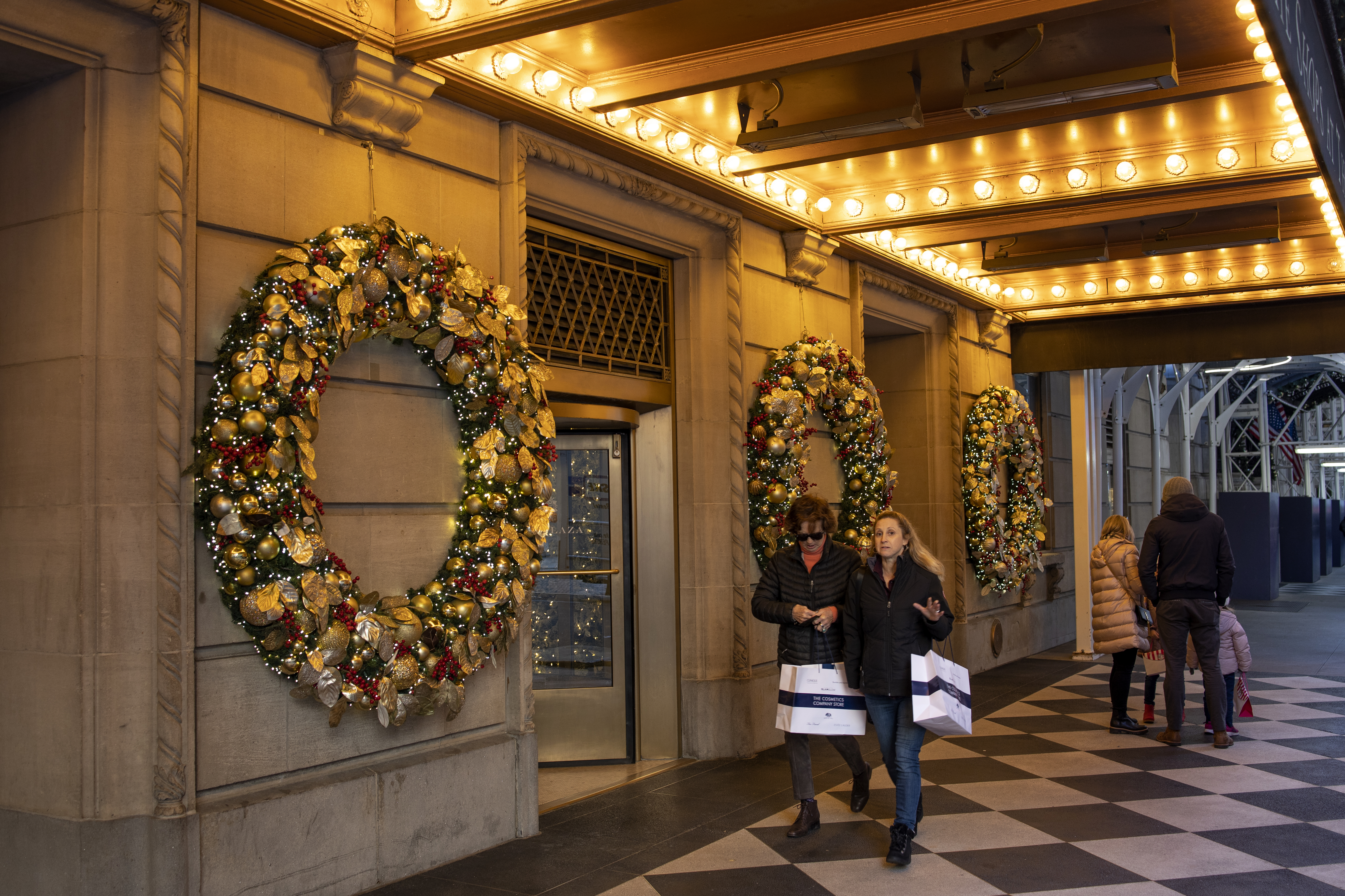 Holiday shoppers in New York