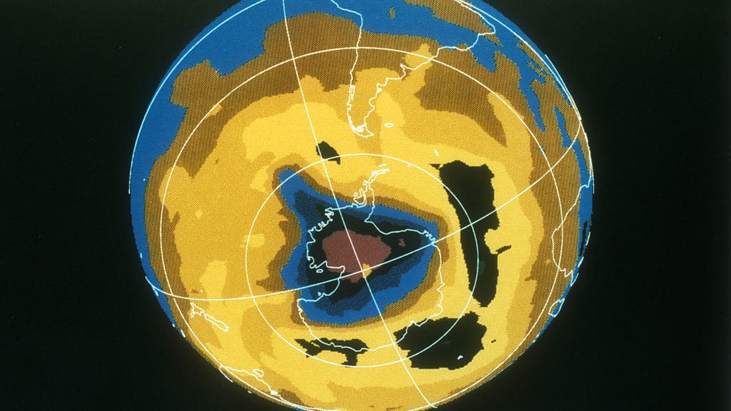 Ozone hole in antarctic 1992