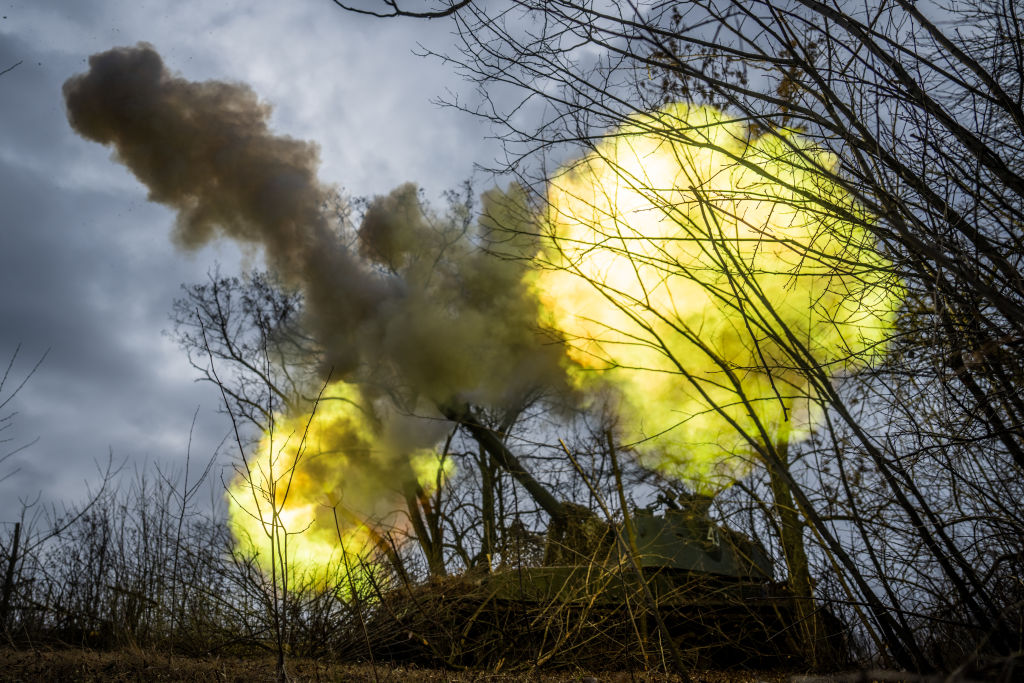 Ukrainian tank fires near Bakhmut