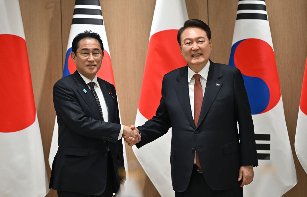 Japanese PM Fumio Kishida and South Korean President Yoon Suk Yeol.