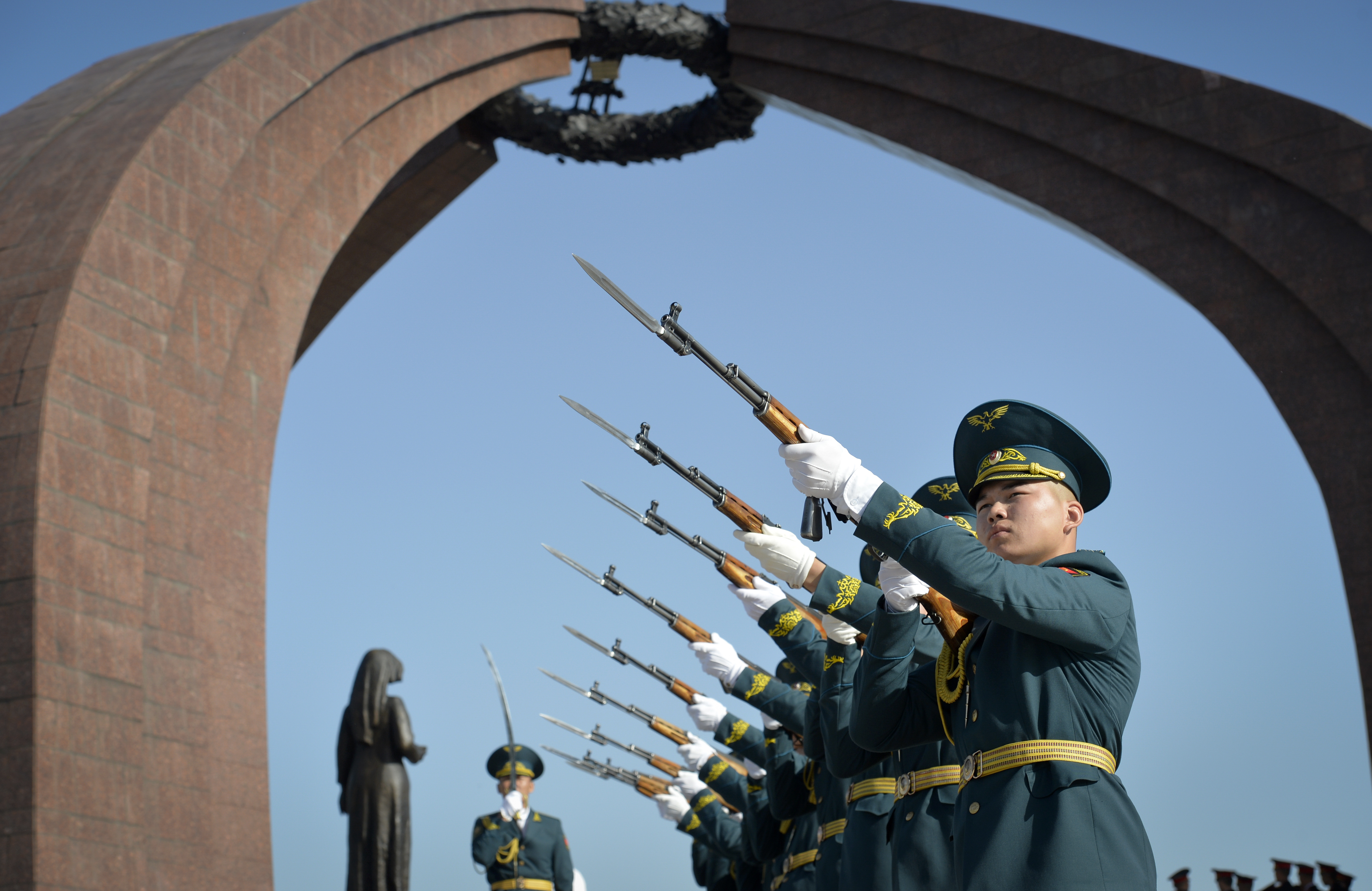 Kyrgyz servicemen.