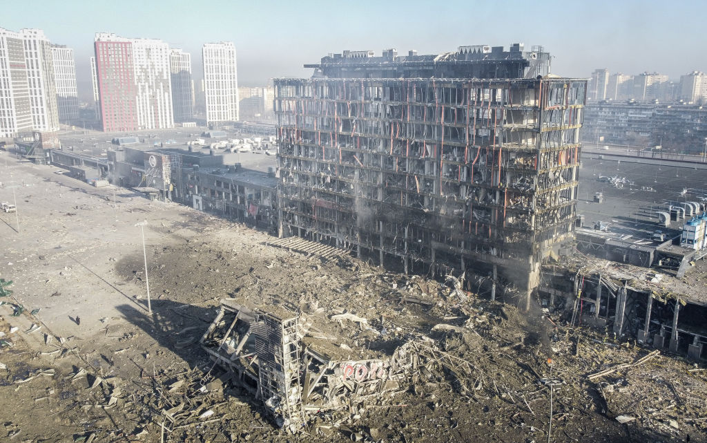 Kyiv shopping mall destroyed in Russian strike