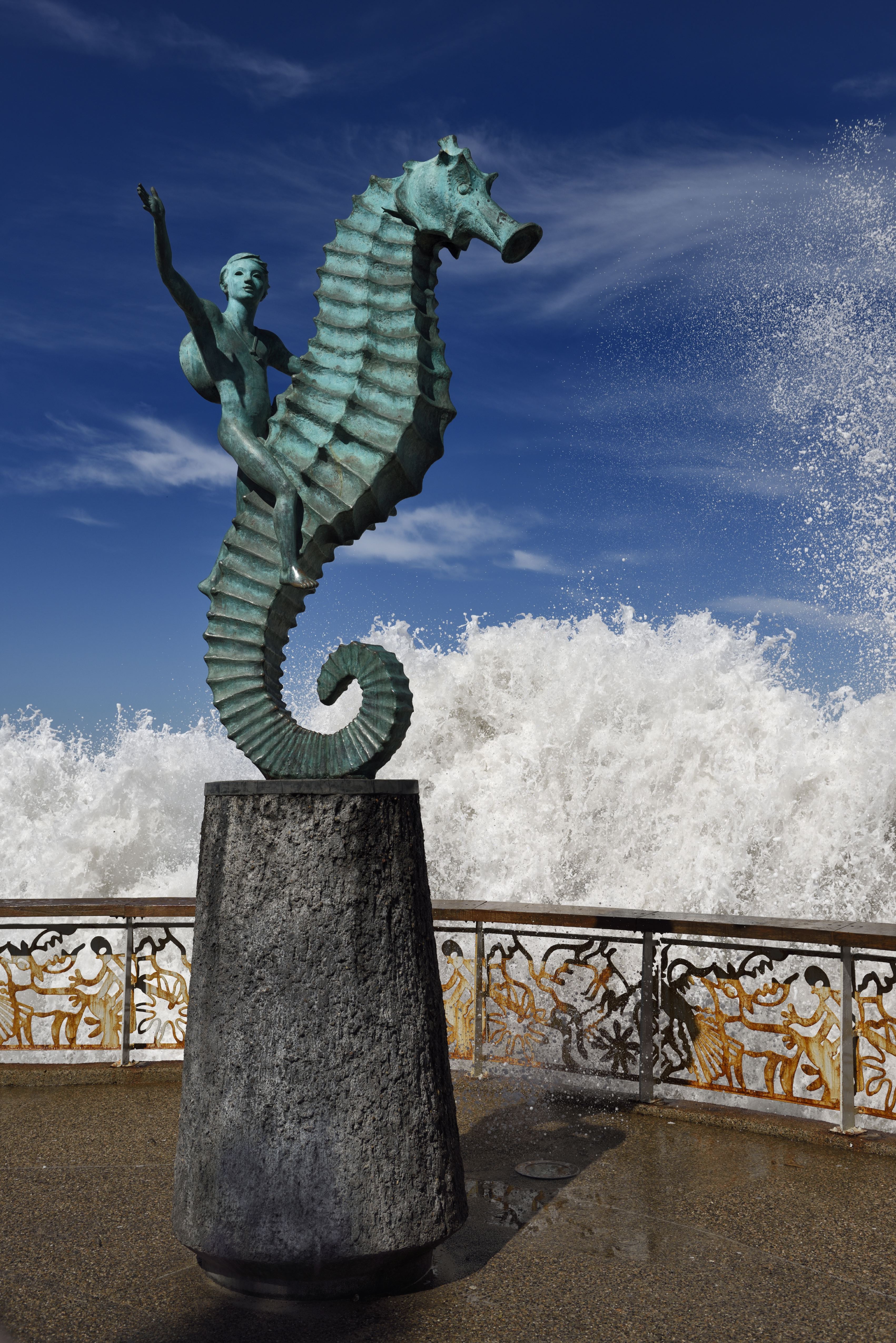 A sculpture on the Malecón.