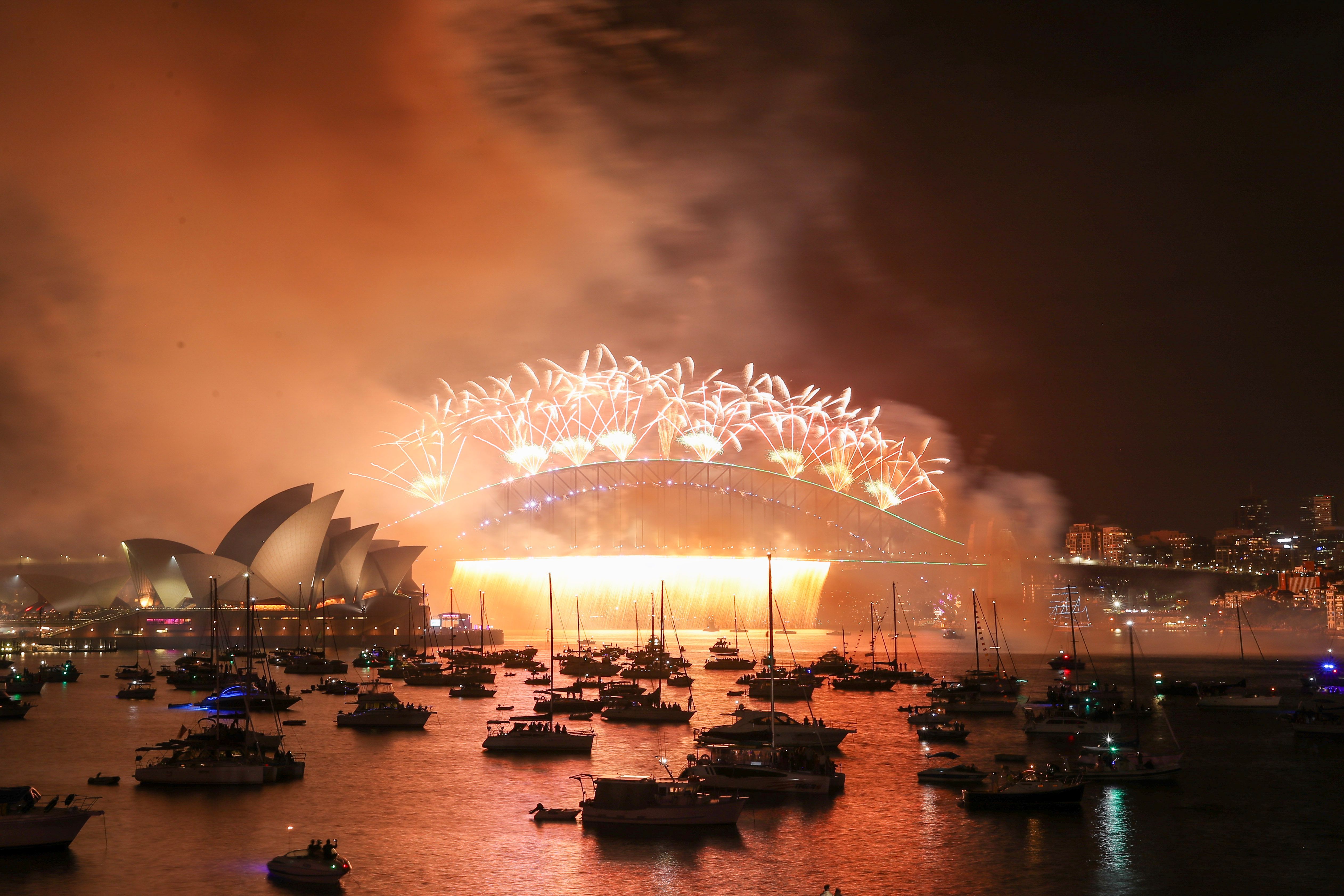 New Year&#039;s Eve celebrations light up the Sydney Harbour Bridge