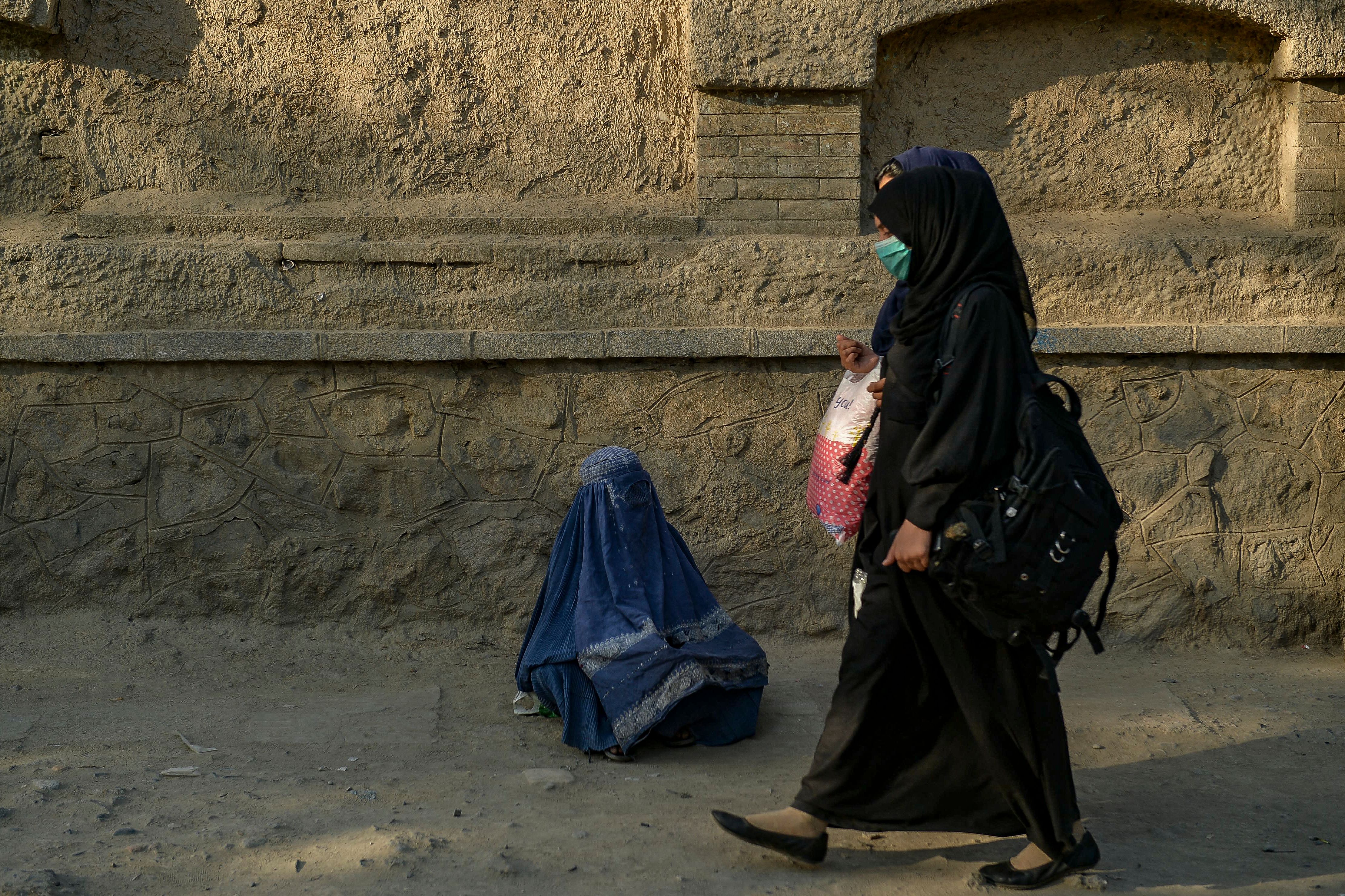 Woman begging in Kabul