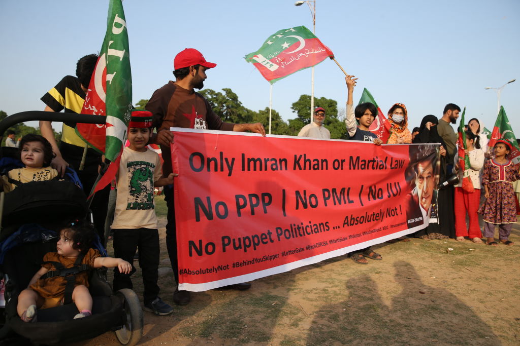 Demonstrators marching in support of Pakistani Prime Minister Imran Khan