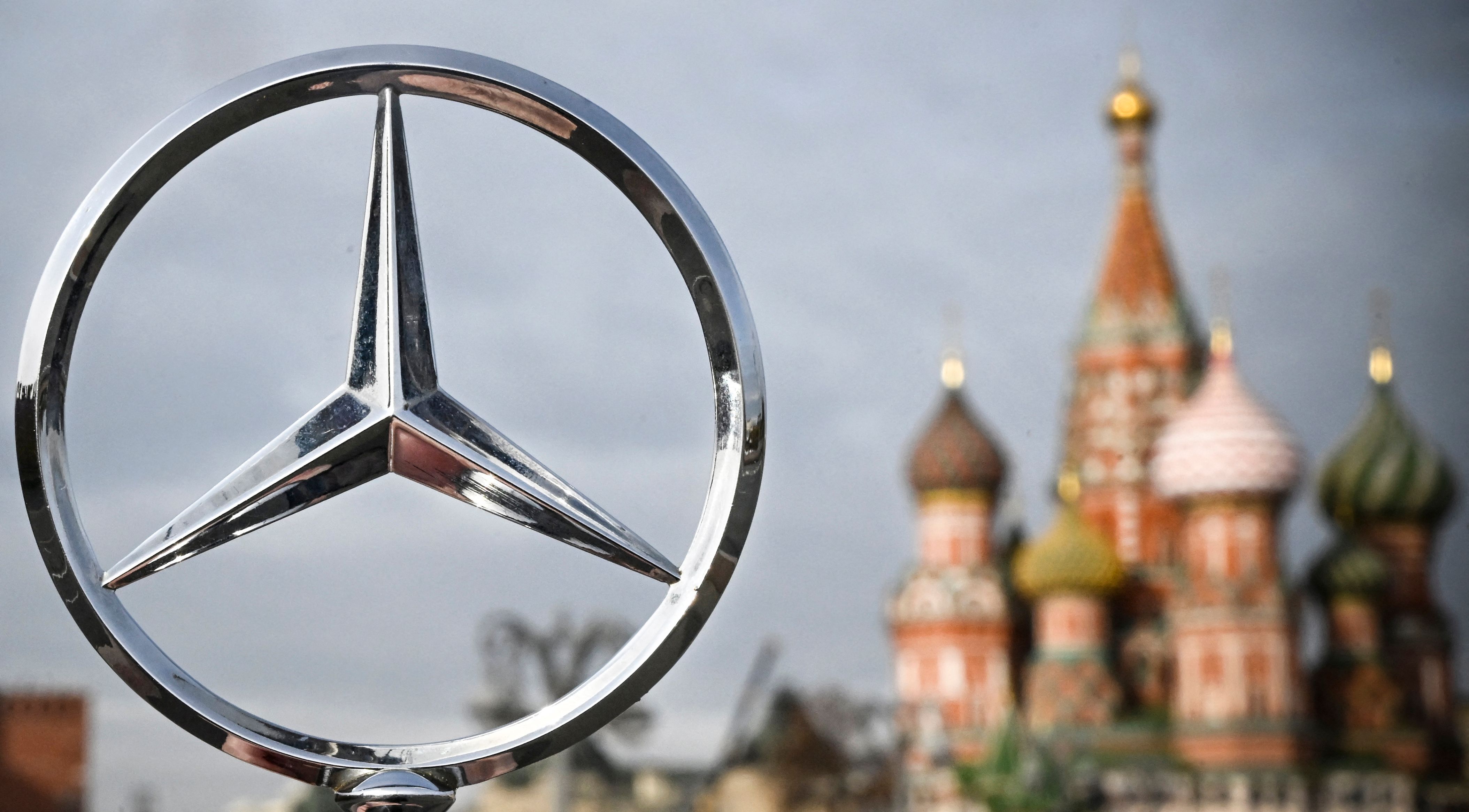 The Mercedes-Benz emblem seen in front of St. Basil&#039;s Cathedral in Moscow. 