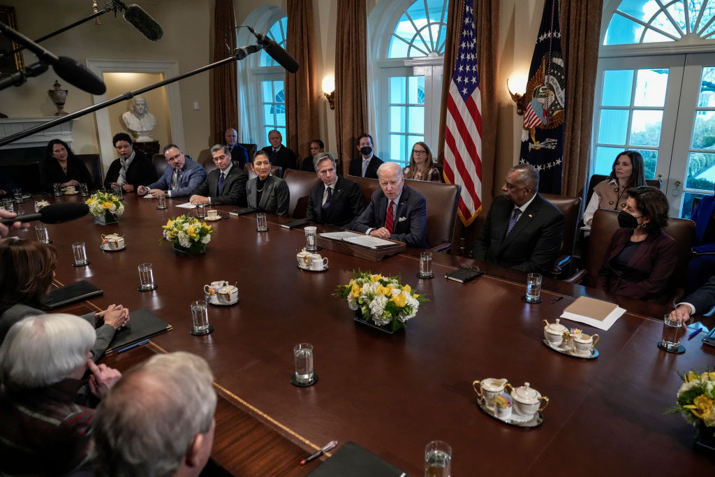 Biden holds meeting with this Cabinet.