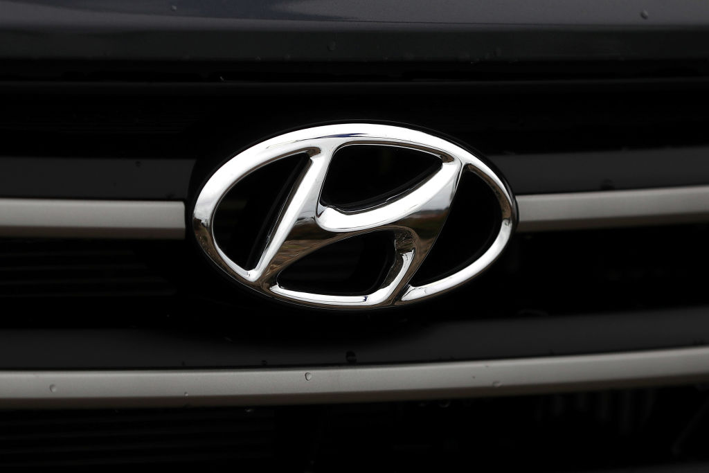  The Hyundai logo is displayed on a Hyundai Santa Fe SUV