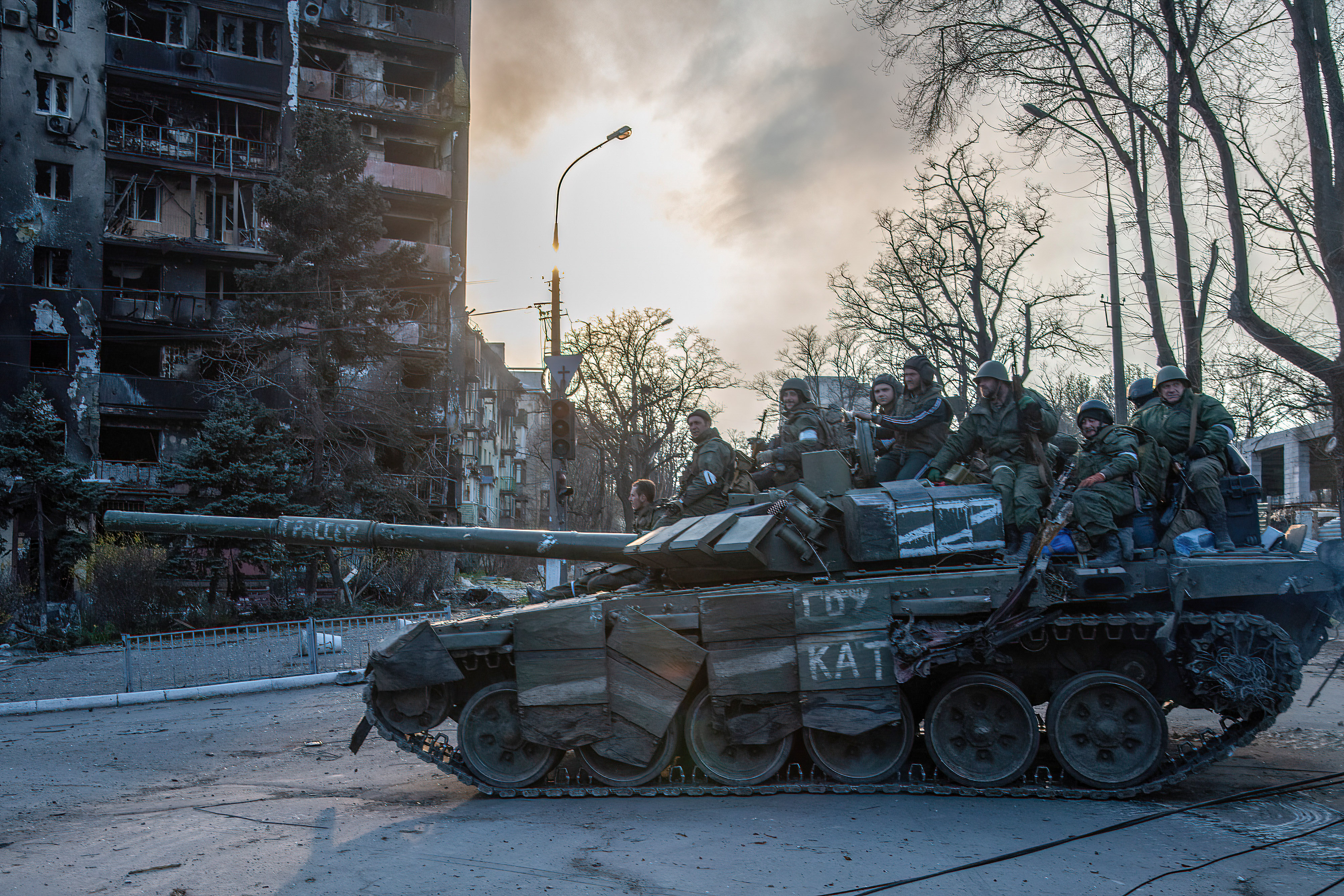 A DPR tank in Mariupol 