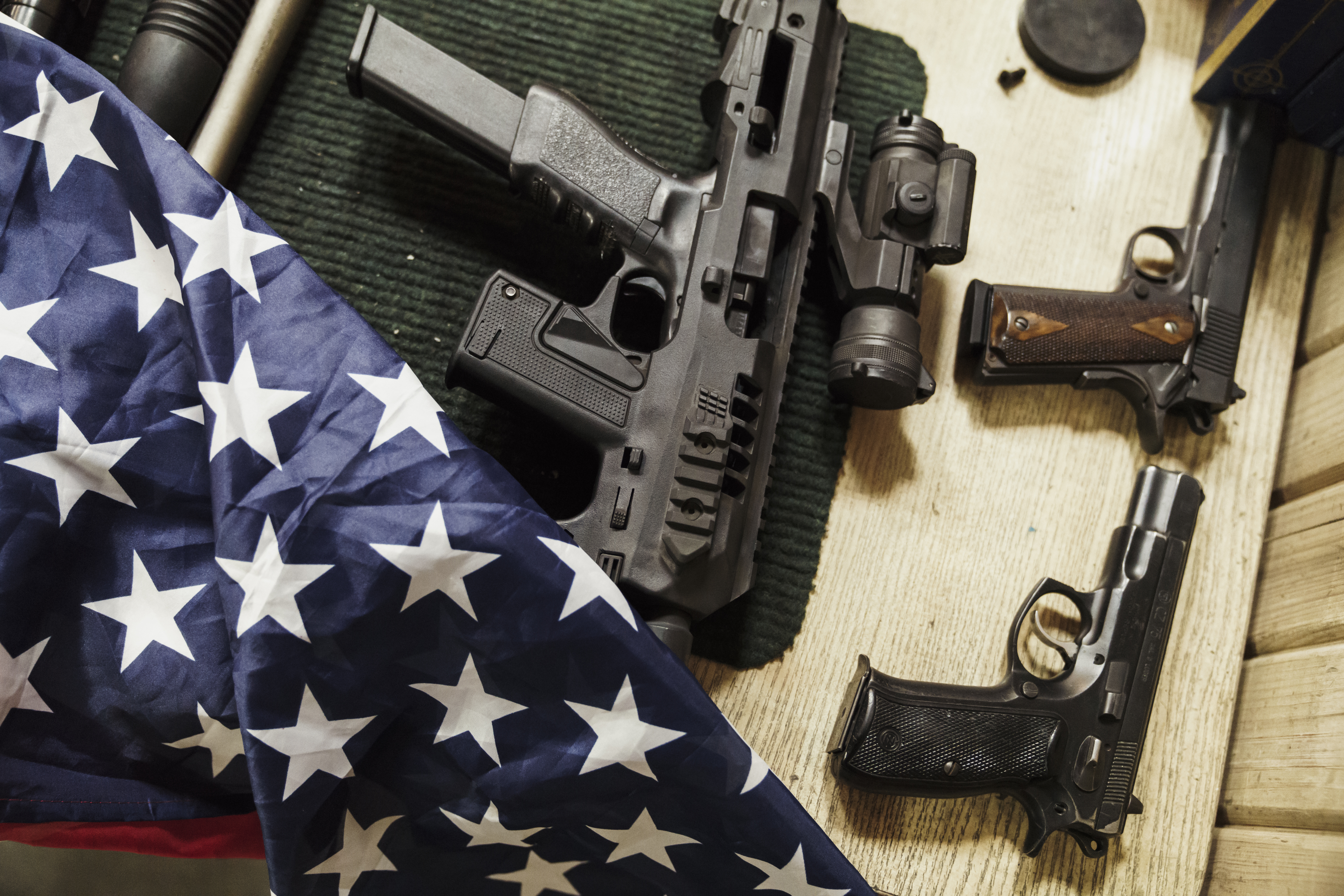 guns and american flag