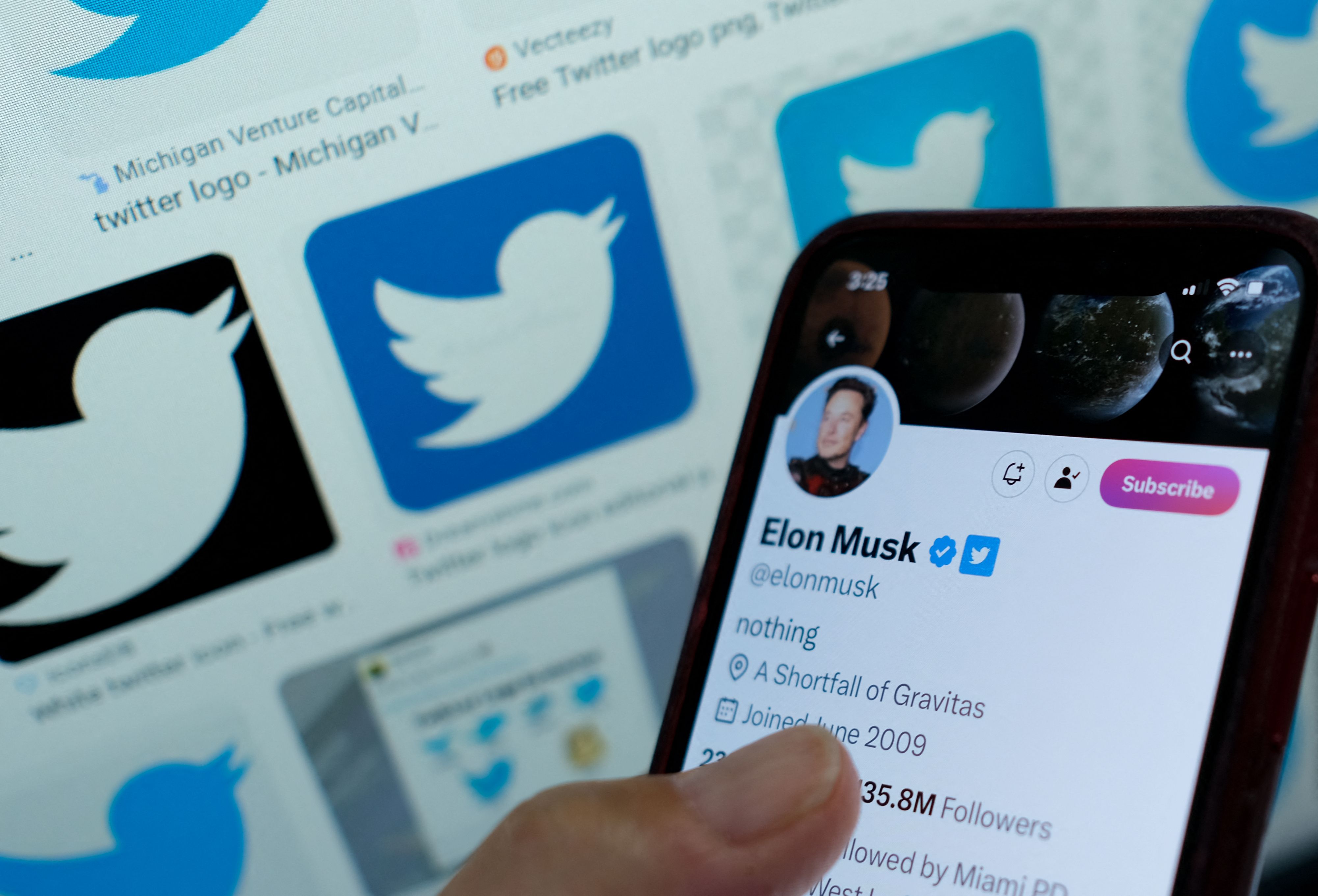 An iPhone with Elon Musk&#039;s Twitter account