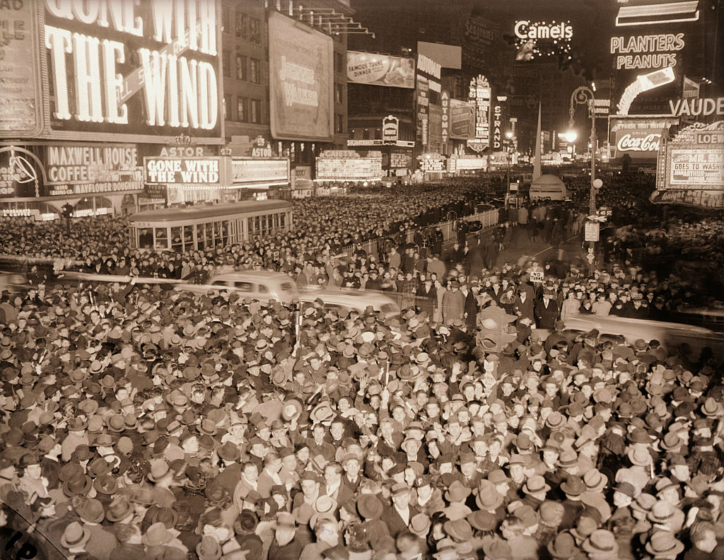 New Year&#039;s Eve celebrants in front of the Astor Hotel in Times Square for the annual New Year&#039;s Eve celebration in 1939